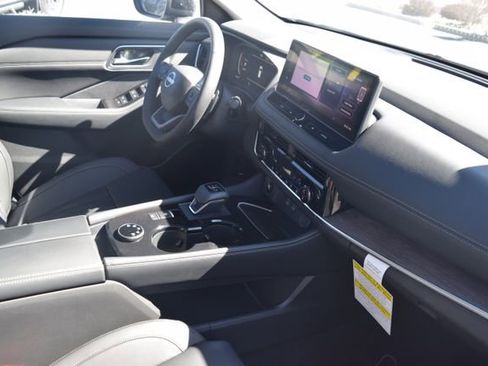 New 2026 Nissan Rogue Platinum image 16