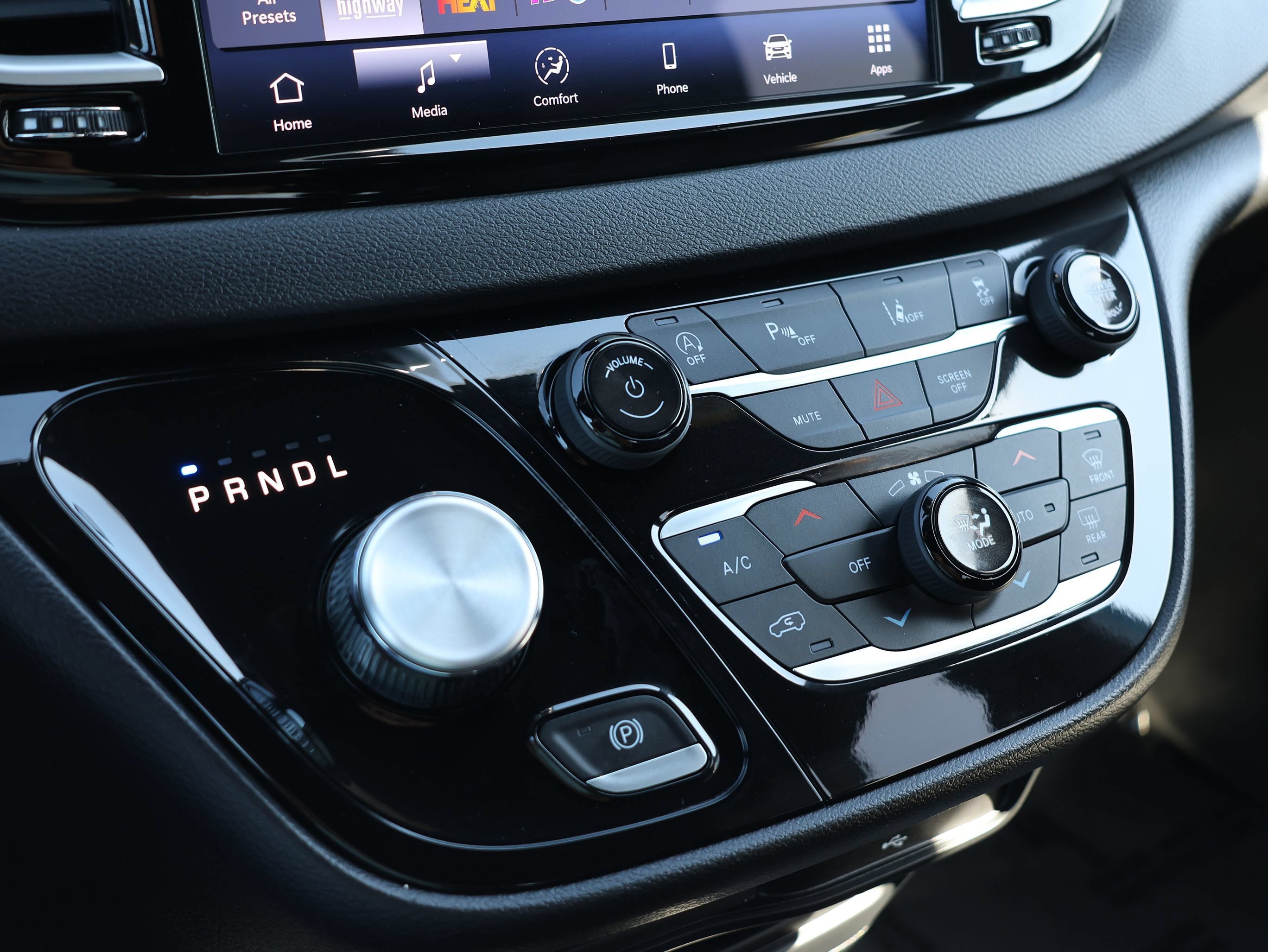 Used 2027 Chrysler Pacifica Select FWD image 41