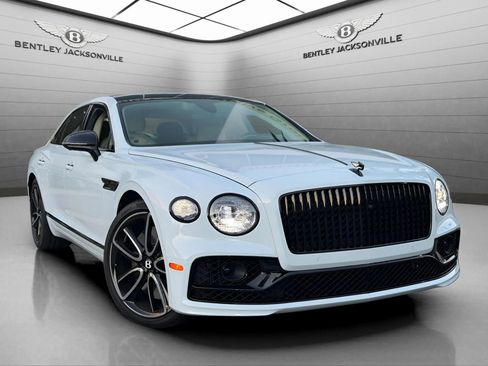Certified 2024 Bentley Flying Spur V8 image 1