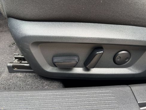 Used 2025 Nissan Rogue SV FWD image 22