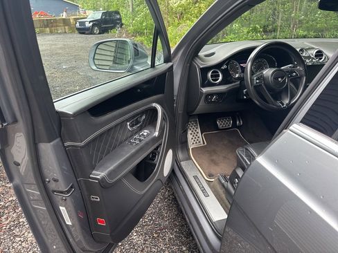Used 2018 Bentley Bentayga Activity image 18