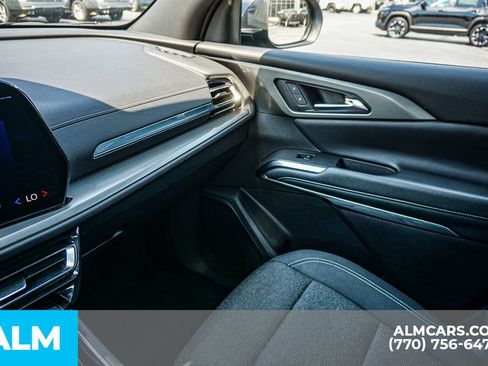 Used 2025 Chevrolet Traverse LT FWD image 48