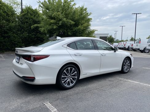 Used 2020 Lexus ES 300h w/ Premium Package FWD image 9