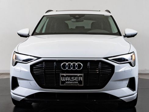 Used 2021 Audi e-tron Premium w/ Convenience Plus Package AWD/4WD image 2