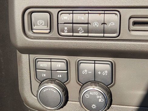 Used 2021 Chevrolet Tahoe Z71 w/ Luxury Package image 28