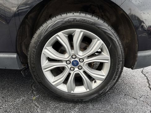 Used 2019 Ford Edge Titanium image 20