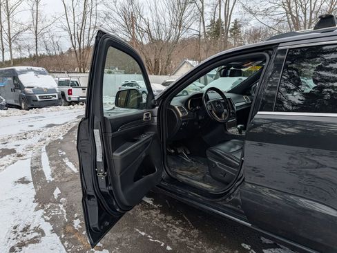 Used 2015 Jeep Grand Cherokee Overland AWD/4WD image 9