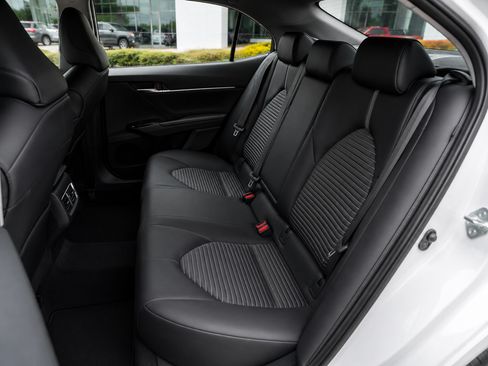 Used 2024 Toyota Camry SE FWD image 13