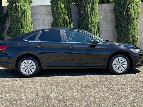 Used 2019 Volkswagen Jetta S w/ Driver Assistance Package FWD image 3