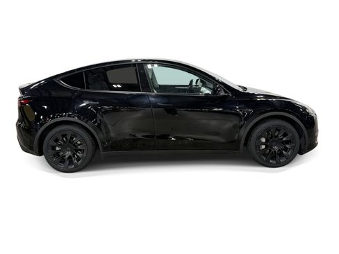 Certified 2023 Tesla Model Y Long Range AWD/4WD image 7