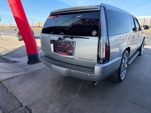 Used 2012 Cadillac Escalade ESV Luxury image 34