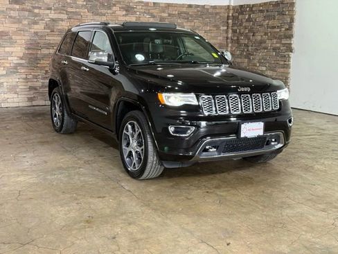 Used 2019 Jeep Grand Cherokee Overland AWD/4WD image 3