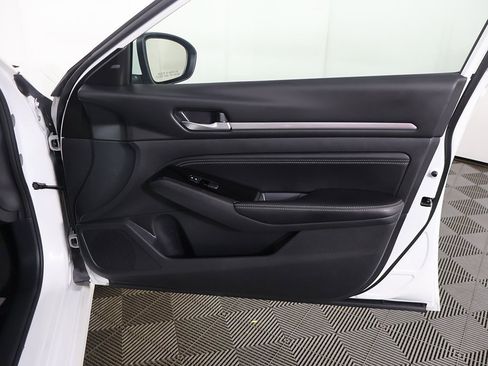 Used 2023 Nissan Altima 2.5 SV w/ SV Premium Package image 24