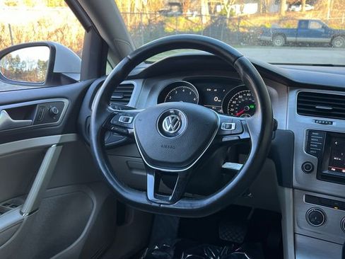 Used 2015 Volkswagen Golf S image 14