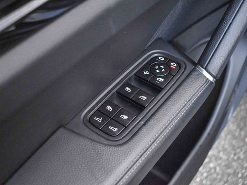 Used 2022 Porsche Cayenne Coupe image 20