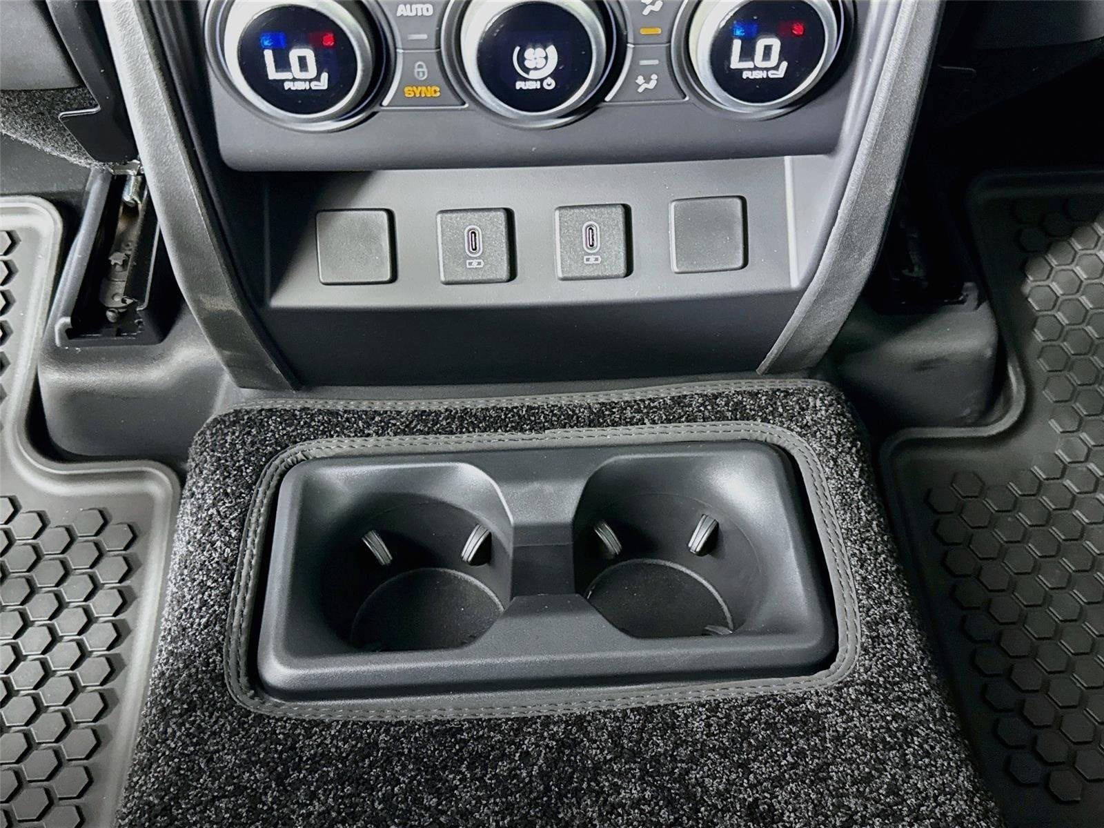 New 2026 Land Rover Defender 130 X-Dynamic SE AWD/4WD image 28