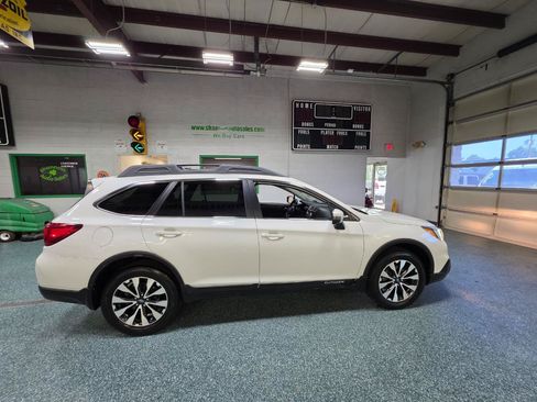Used 2016 Subaru Outback 2.5i Limited AWD/4WD image 5