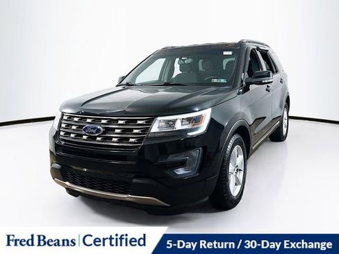Used 2017 Ford Explorer XLT w/ Equipment Group 201A image 3