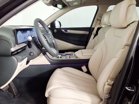 Certified 2025 Genesis GV80 2.5T Select image 17