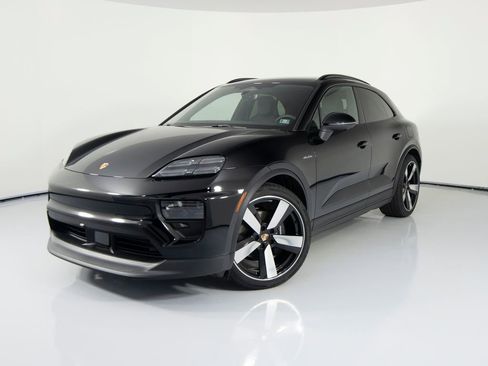 New 2026 Porsche Macan 4 Electric image 1