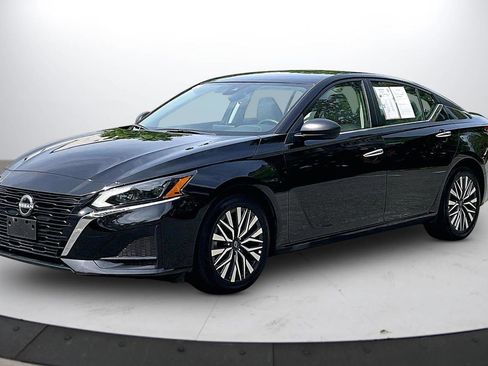 Used 2025 Nissan Altima 2.5 SV FWD image 4