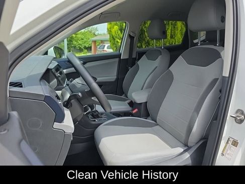 Used 2024 Volkswagen Taos SE FWD image 3