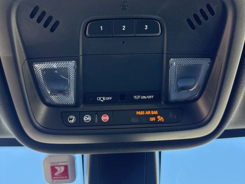 Used 2023 Chevrolet Traverse LT image 24