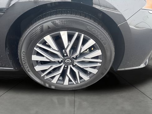 Used 2024 Nissan Altima 2.5 SV image 7