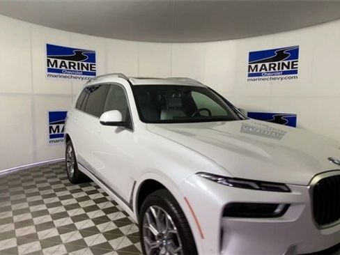 Used 2023 BMW X7 xDrive40i w/ Premium Package image 4