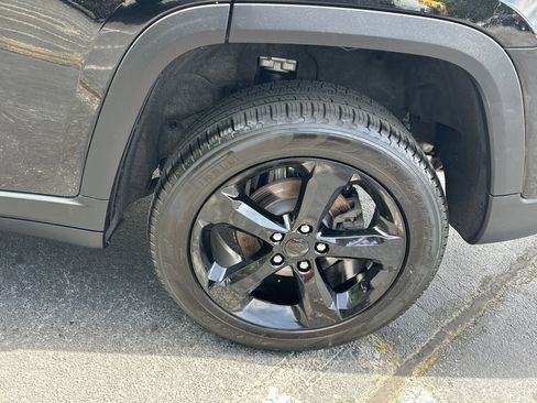 Used 2024 Jeep Grand Cherokee Limited w/ Black Appearance Package AWD/4WD image 22