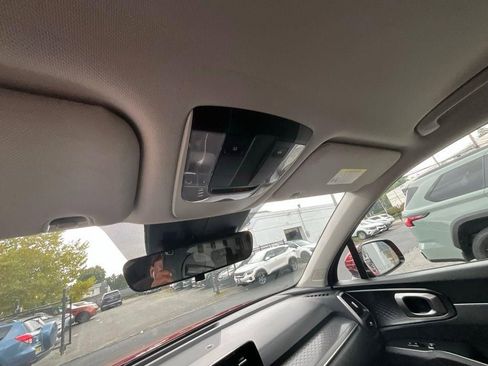 Used 2023 Kia Sorento LX image 17