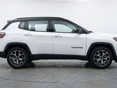 Used 2025 Jeep Compass Limited AWD/4WD image 11