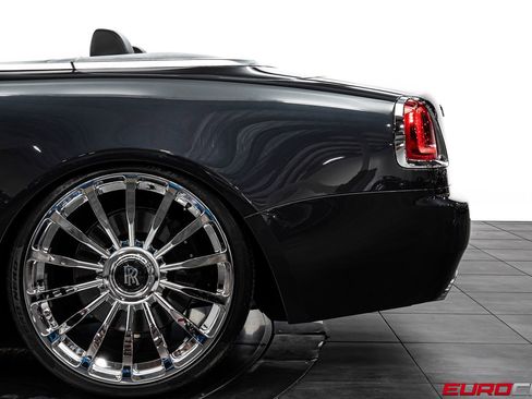 Used 2018 Rolls-Royce Dawn RWD image 18