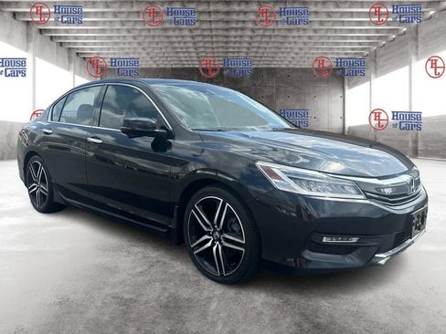 Used 2017 Honda Accord Touring image 3