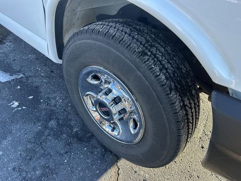 Used 2013 GMC Savana 2500 w/ Power Package image 10