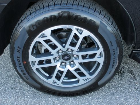 Used 2025 Ford Expedition Active image 12