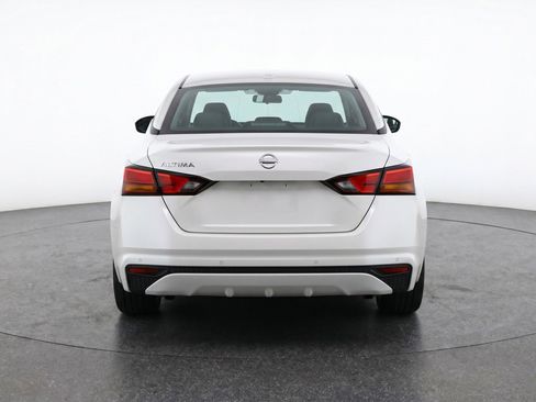 Used 2025 Nissan Altima 2.5 SV FWD image 7