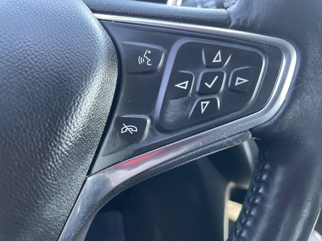 Used 2018 Chevrolet Equinox LT FWD image 34