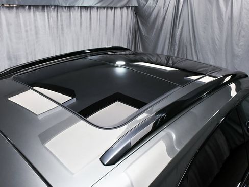 Used 2025 Porsche Macan 4 Electric image 86