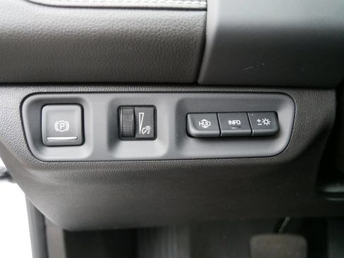 Used 2023 GMC Acadia Denali w/ Denali Ultimate Package AWD/4WD image 17