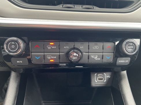 Certified 2025 Jeep Compass Limited image 29