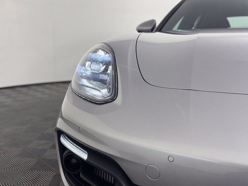 Used 2023 Porsche Panamera 4 Platinum Edition AWD/4WD image 11