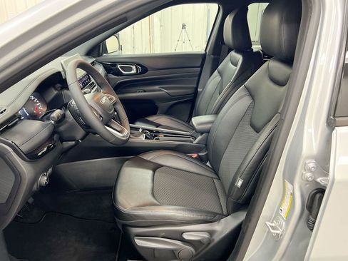 New 2026 Jeep Compass Latitude AWD/4WD image 18
