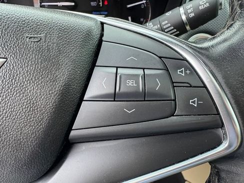 Used 2019 Cadillac XT5 Premium Luxury FWD image 16