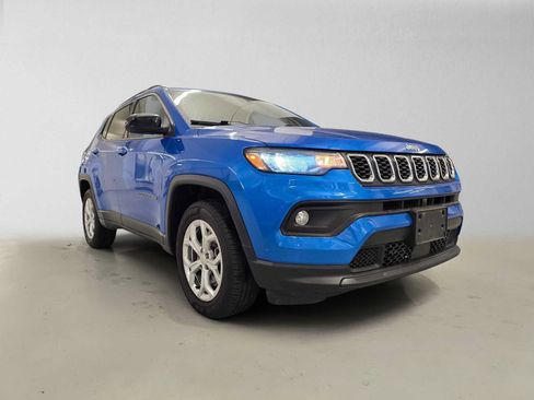 Used 2024 Jeep Compass Latitude AWD/4WD image 7