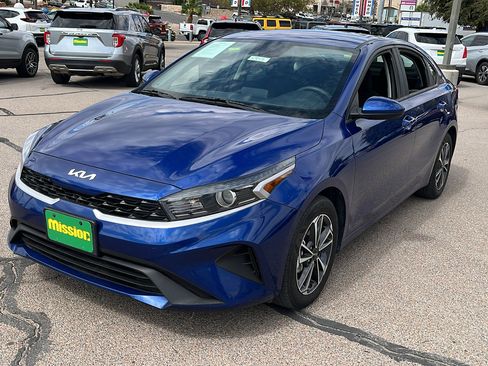Used 2024 Kia Forte LXS image 3