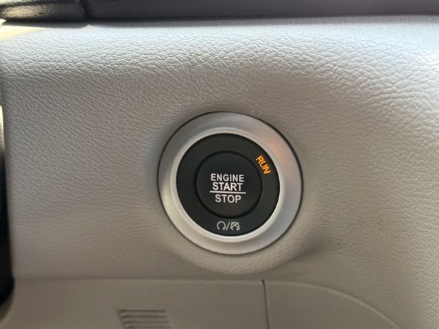 Used 2024 Chrysler Pacifica Touring-L FWD image 10