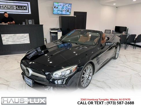 Used 2017 Mercedes-Benz SL 450 w/ Premium I Package image 6