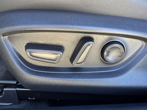 Used 2025 Toyota Camry SE w/ Convenience Package image 27