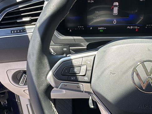 Used 2023 Volkswagen Tiguan SE w/ Panoramic Sunroof Package FWD image 13